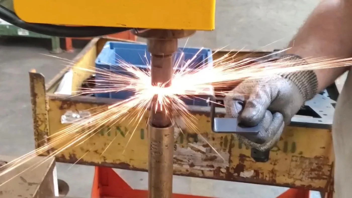 Solda Ponto, Manual e Robotizada