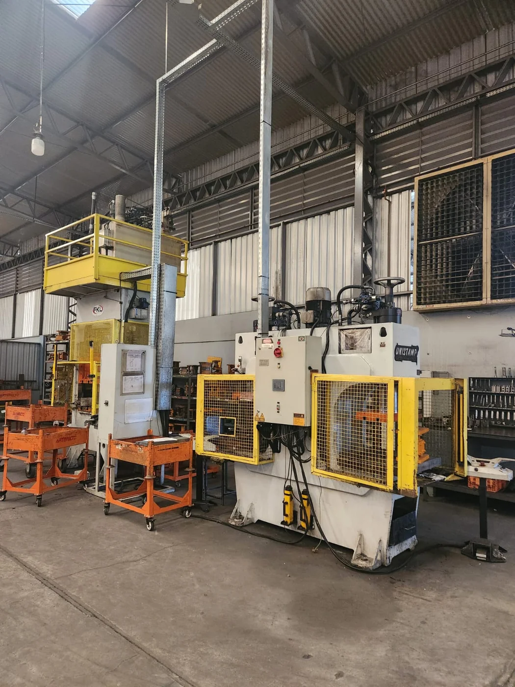 Dobra e Prensas CNC